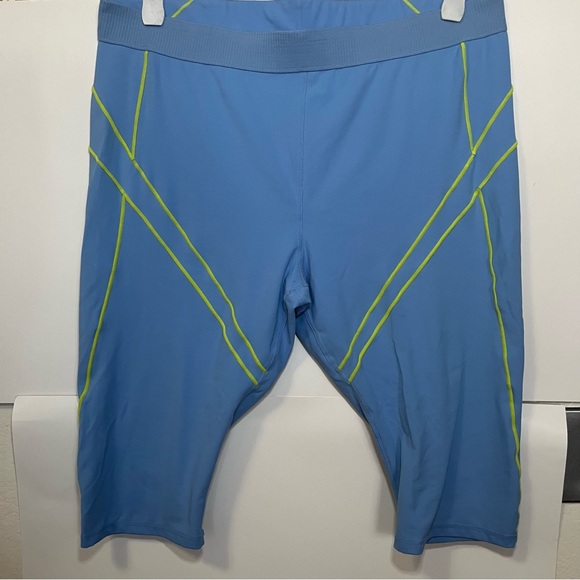 Fabletics- High-Waisted PureLuxe Contour Crop-4X - Picture 3 of 4